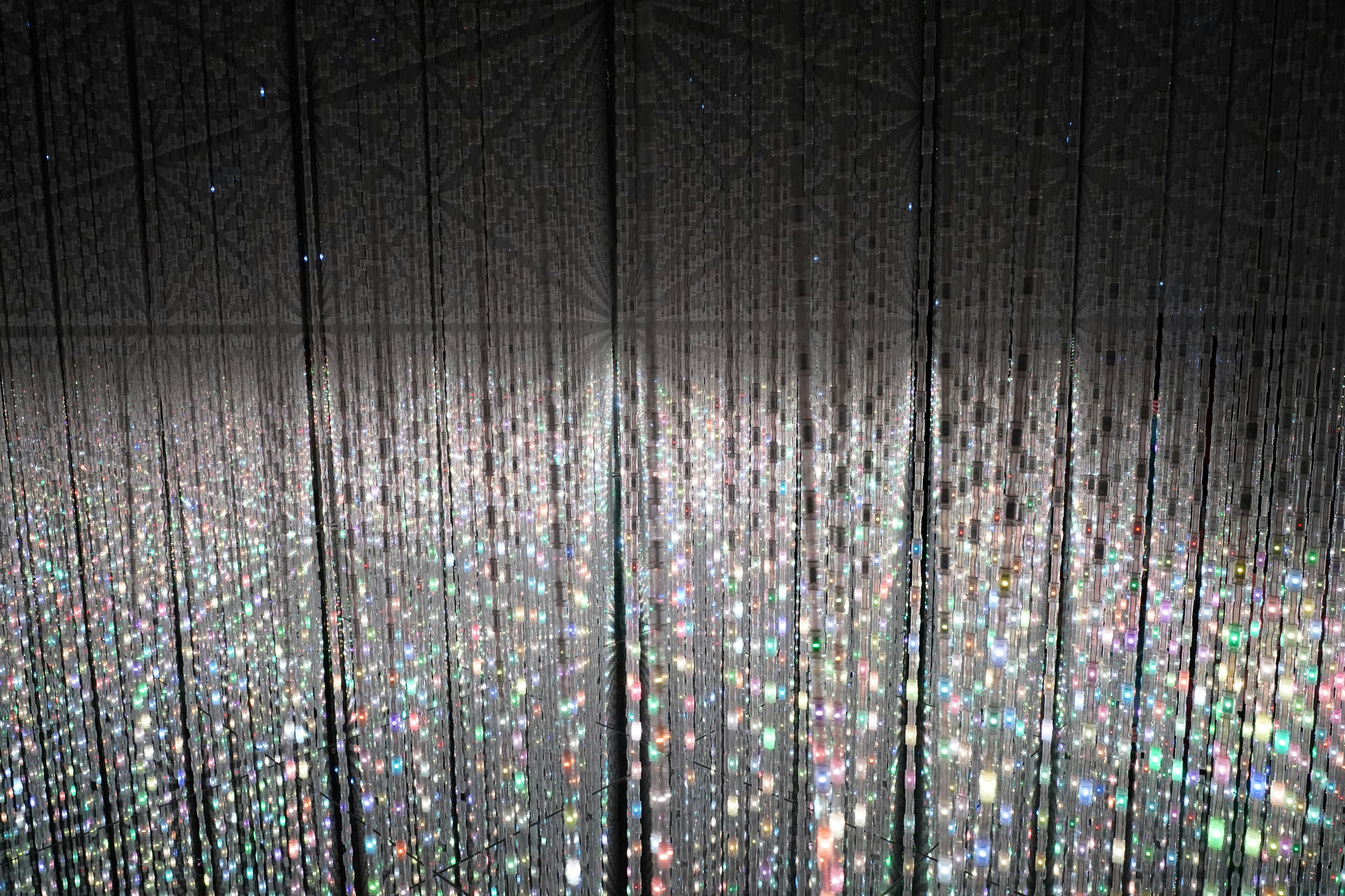 Immersive light installation at teamLab Planets